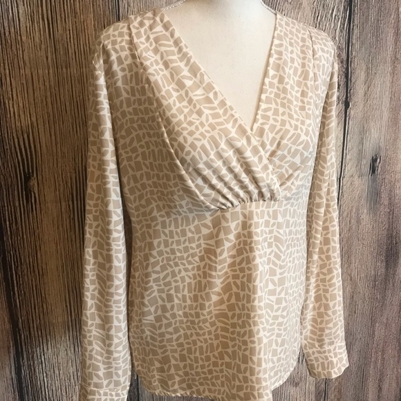 ANN TAYLOR SMALL CREAM & BEIGE BLOUSE - Picture 4 of 8